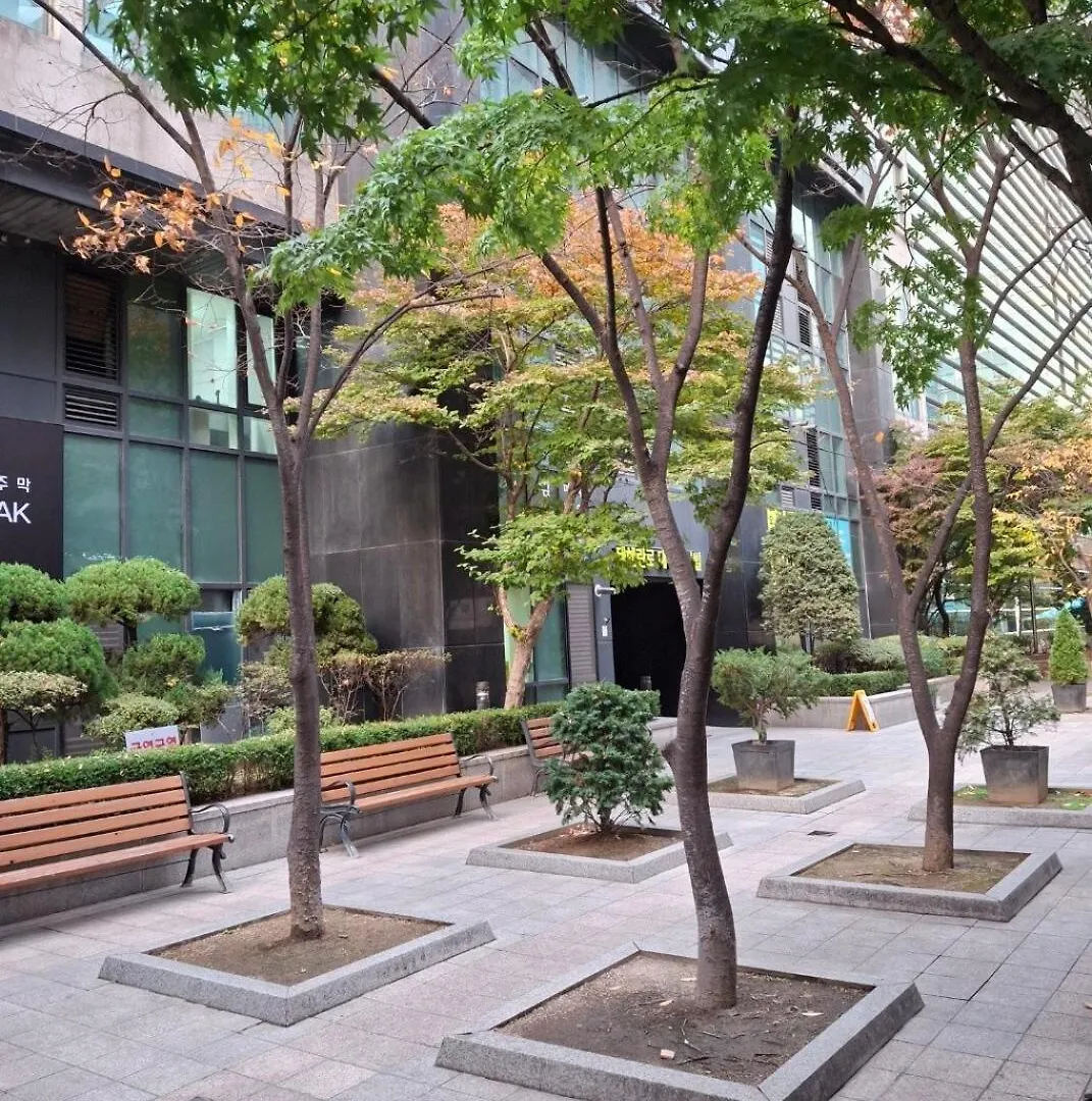 Teheran-Ro Balcony View Apartment Private House Basic For 2 People City Airport 7 Minutes Recently Renewed Seoul