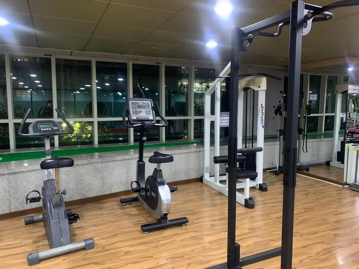 Teheran-Ro Balcony View Apartment Private House Basic For 2 People City Airport 7 Minutes Recently Renewed Seoul