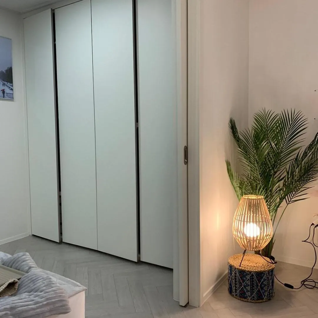 Teheran-Ro Balcony View Apartment Private House Basic For 2 People City Airport 7 Minutes Recently Renewed Seoul 0*,  South Korea