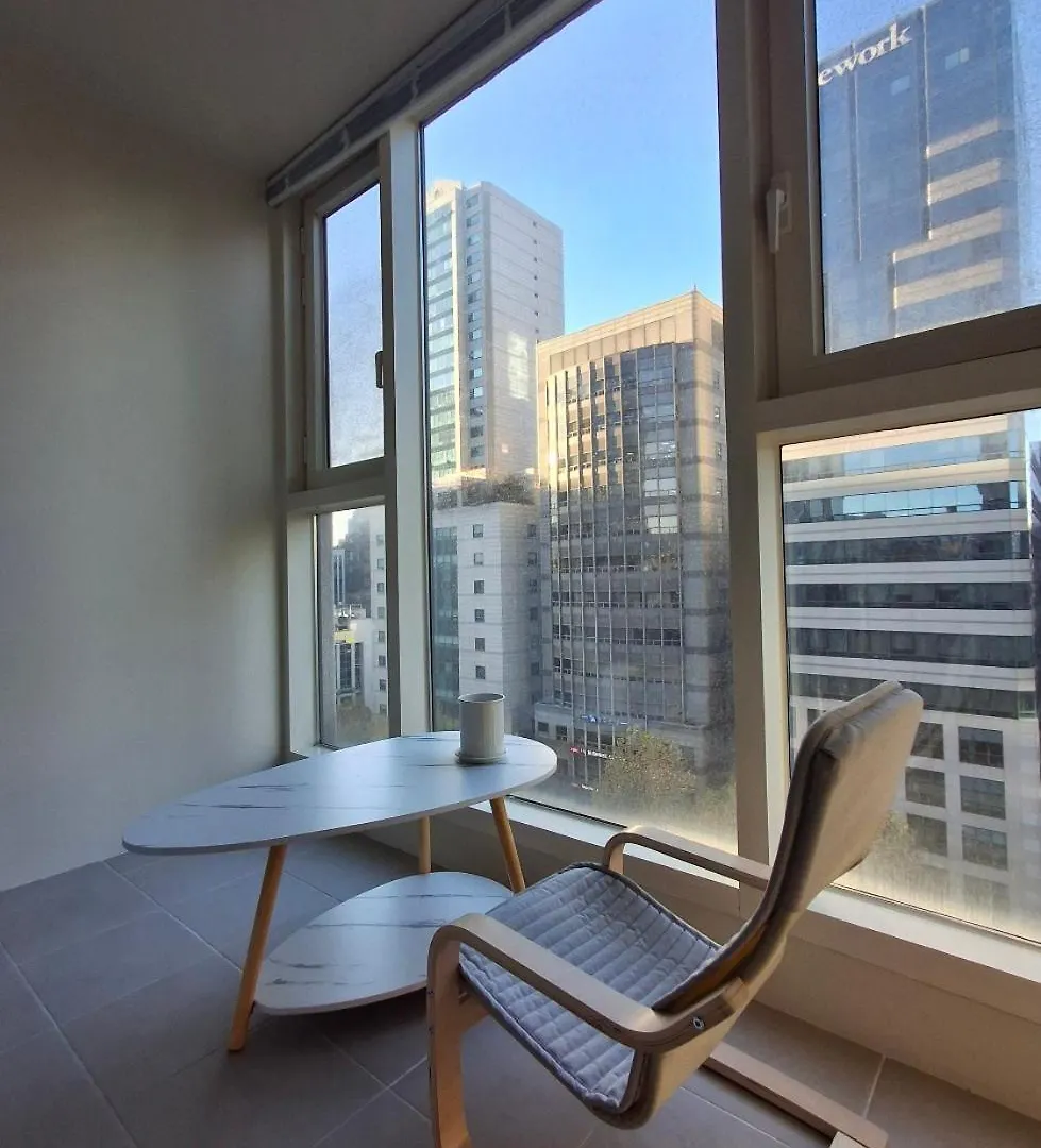 Teheran-Ro Balcony View Apartment Private House Basic For 2 People City Airport 7 Minutes Recently Renewed Seoul